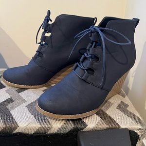 Nautica Rhodes Wedge Ankle Boot Women's Size 9.5Navy Blue Lace up Booties